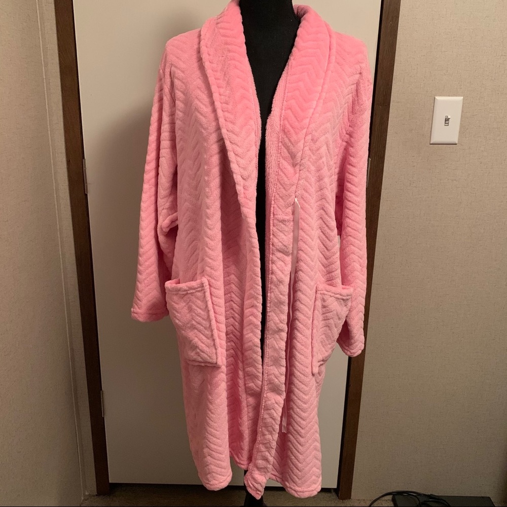 NWOT plush pink bathrobe